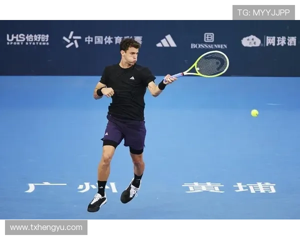 2025年网球赛季开局战况激烈 各大球星争夺世界排名头名