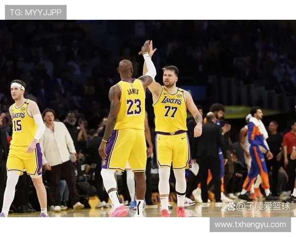 湖人主场逆转勇士 詹姆斯砍下三双带队延续连胜势头