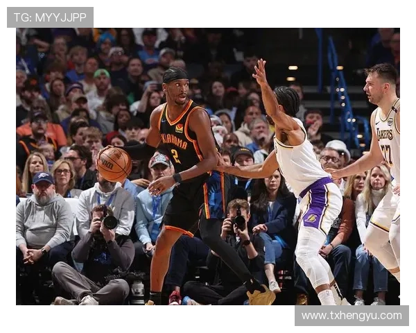 詹姆斯领衔湖人逆转取胜西部格局再起波澜季后赛形势引发联盟热议